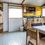 Luxury tent Boerderij Nixhoeve Genderen
