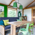 Luxury tent Boerderij Nixhoeve Genderen