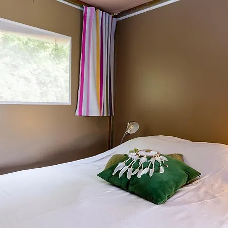 Campismo de Luxo Boerderij Nixhoeve Genderen